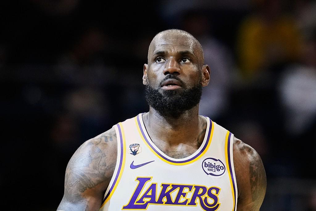 电竞比分网-微微发力，詹姆斯15投8中拿下24分，正负值+13