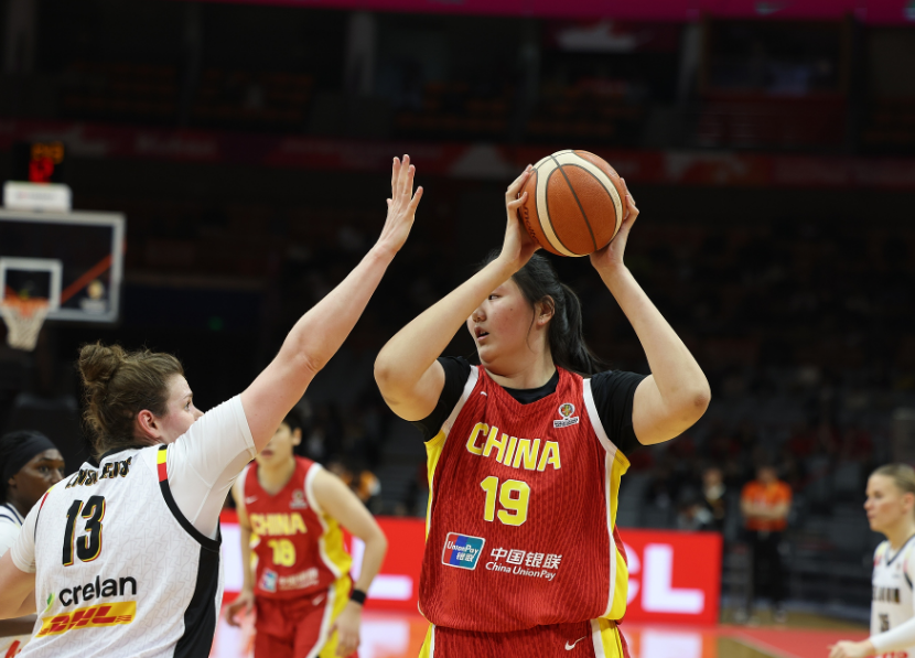 score电竞-中国女篮多惨:最多落后24分吞首败 被轰17-0+全队仅一人上双