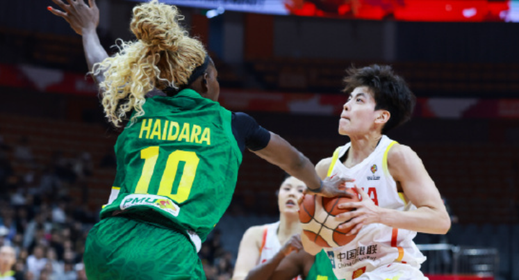 电竞比分网-首秀砍大号两双！李月汝已是世界级中锋，中国女篮开门红