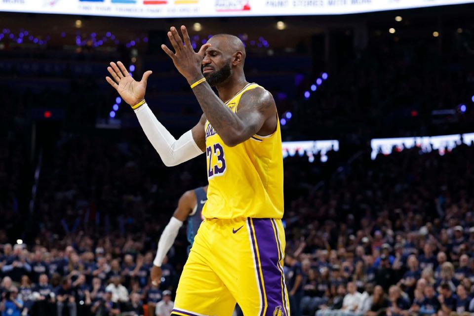 score电竞-谁哨子最少？雷迪克说詹姆斯 追梦反驳是库里 数据证谁待遇更糟